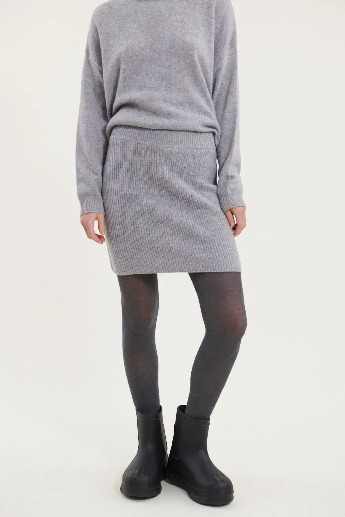 basic-apparel-lise-short-skirt-strickrock-hellgrau-recyclingwolle image 1
