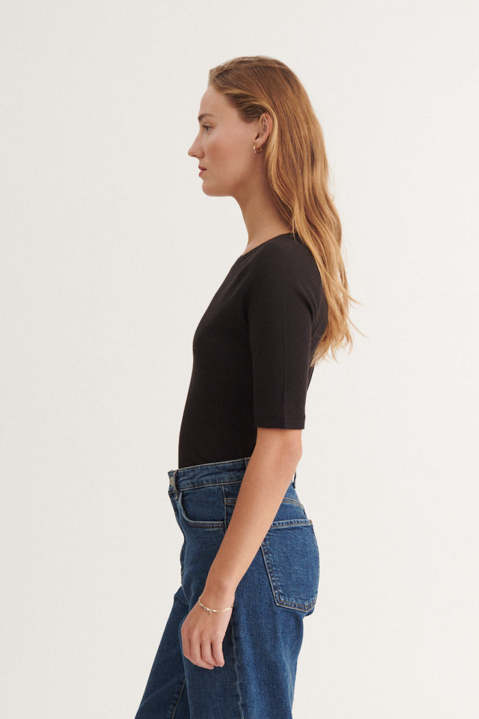 basic-apparel-arense-tee-black-bio-baumwolle-shirt image 3