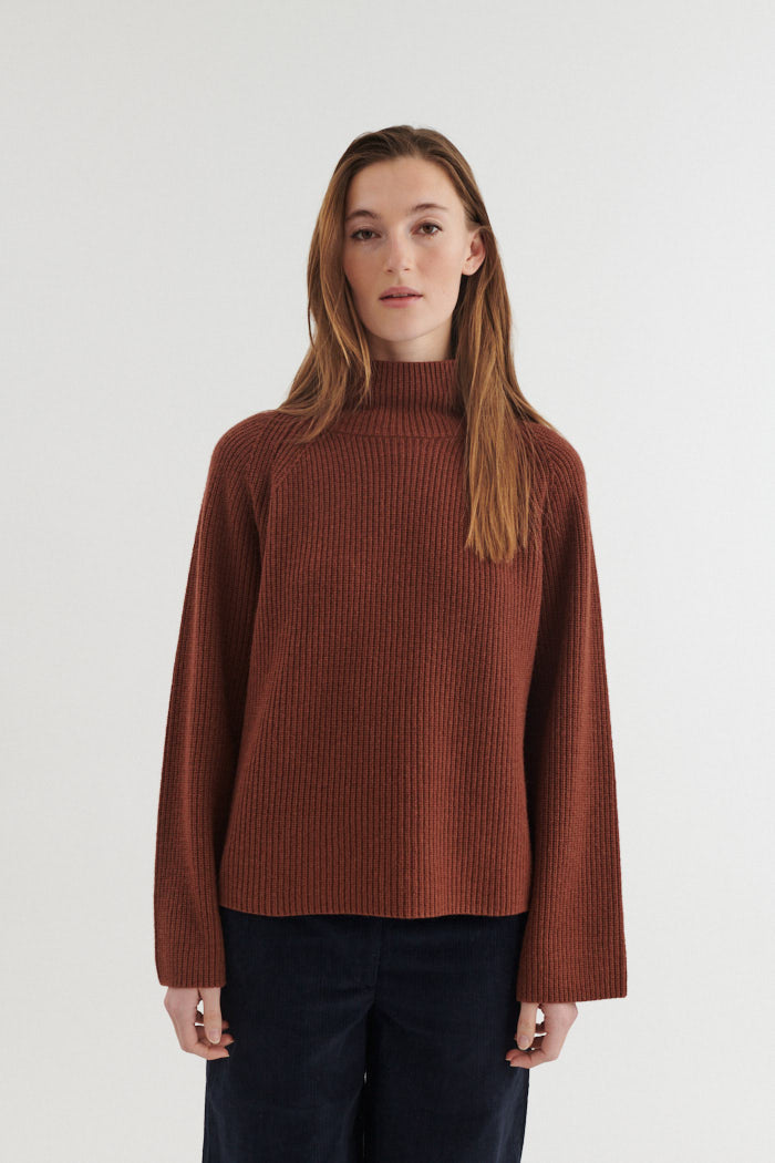 basic-apparel-sweaters-cady-raglan-sweater-pullover-braun image 1