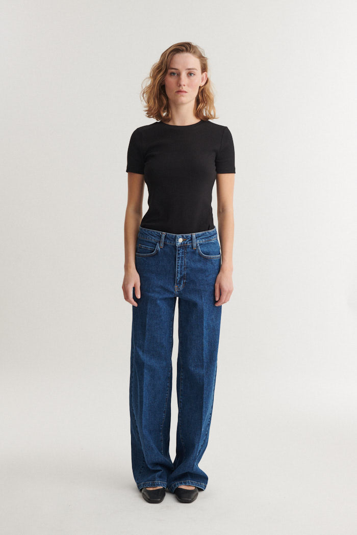 basic-apparel-ludmilla-o-neck-t-shirt-black-bio image 4