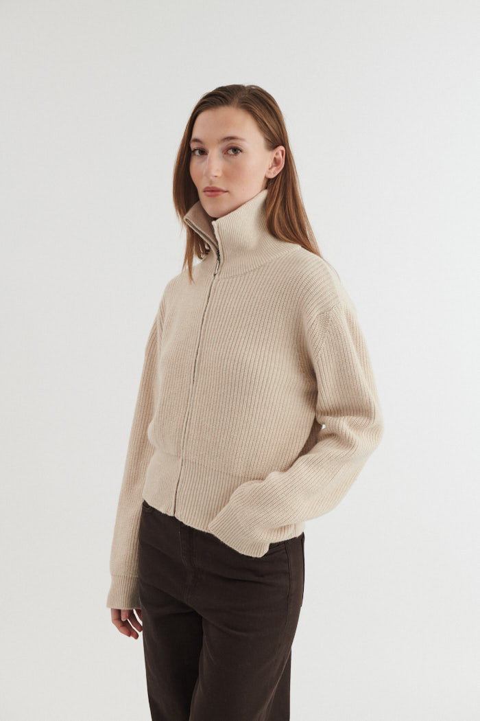 basic-apparel-cady-strickjacke-beige-wollmix-rei-verschluss image 2