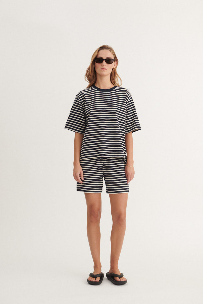 basic-apparel-anneli-shorts-sky-captain-damen-shorts-bio-baumwolle image 4