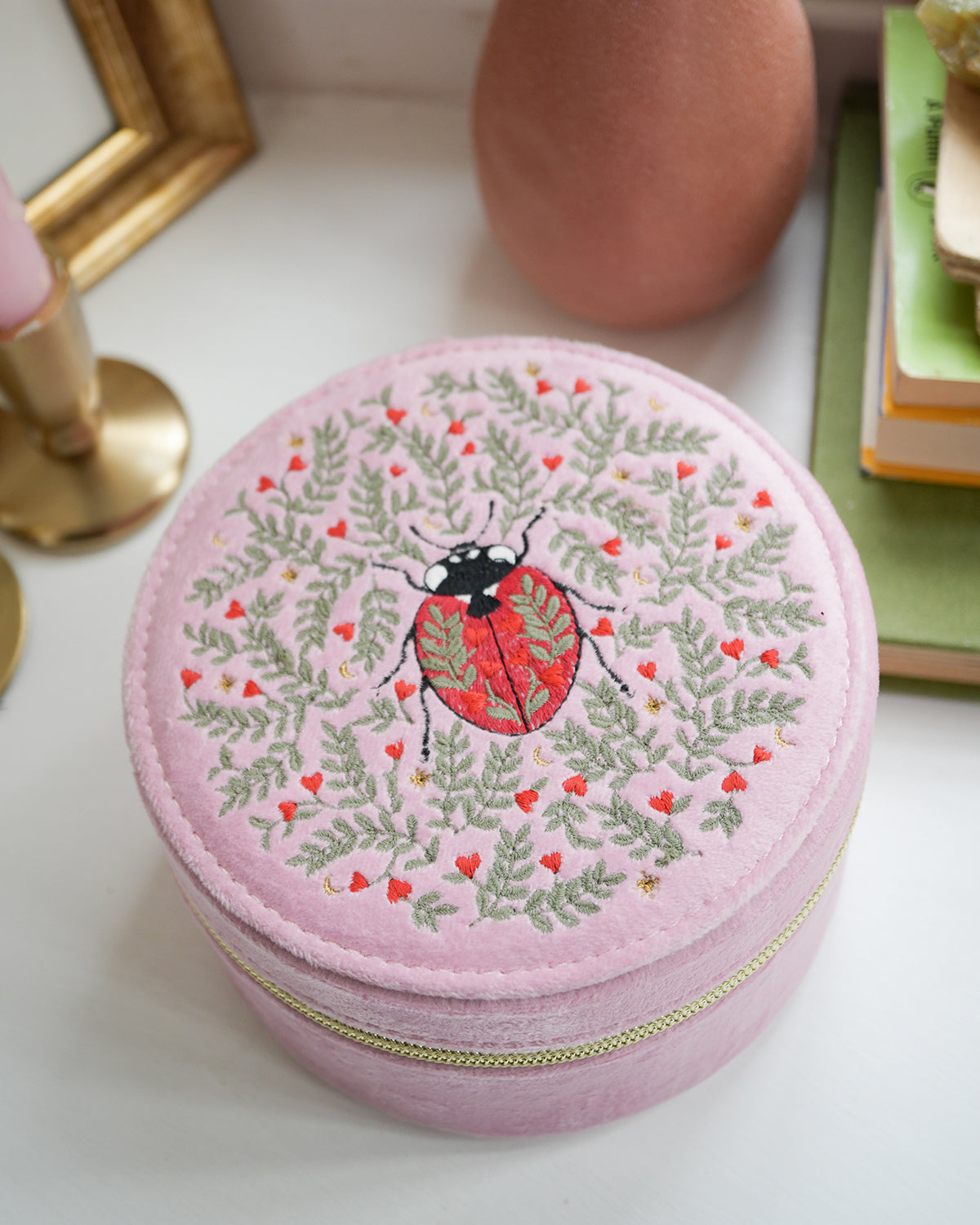 fable-england-pink-ladybird-schmuckk-stchen-samt-rund image 3