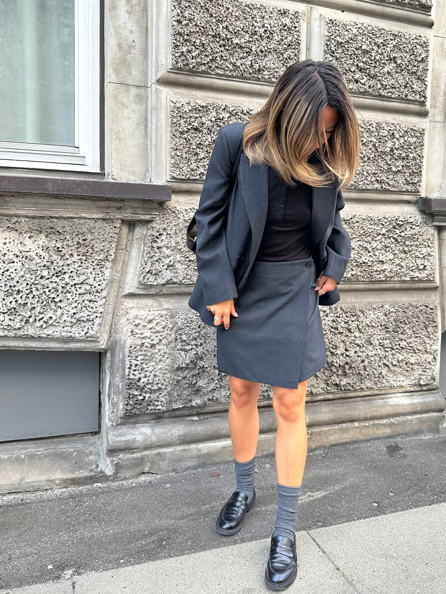 basic-apparel-marjo-wrap-skirt-wickelrock-damen-schwarz-recycelt image 2