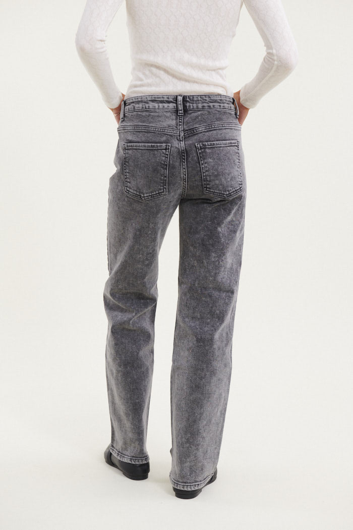 basic-apparel-elisa-jeans-damen-grau-bio-baumwolle image 5