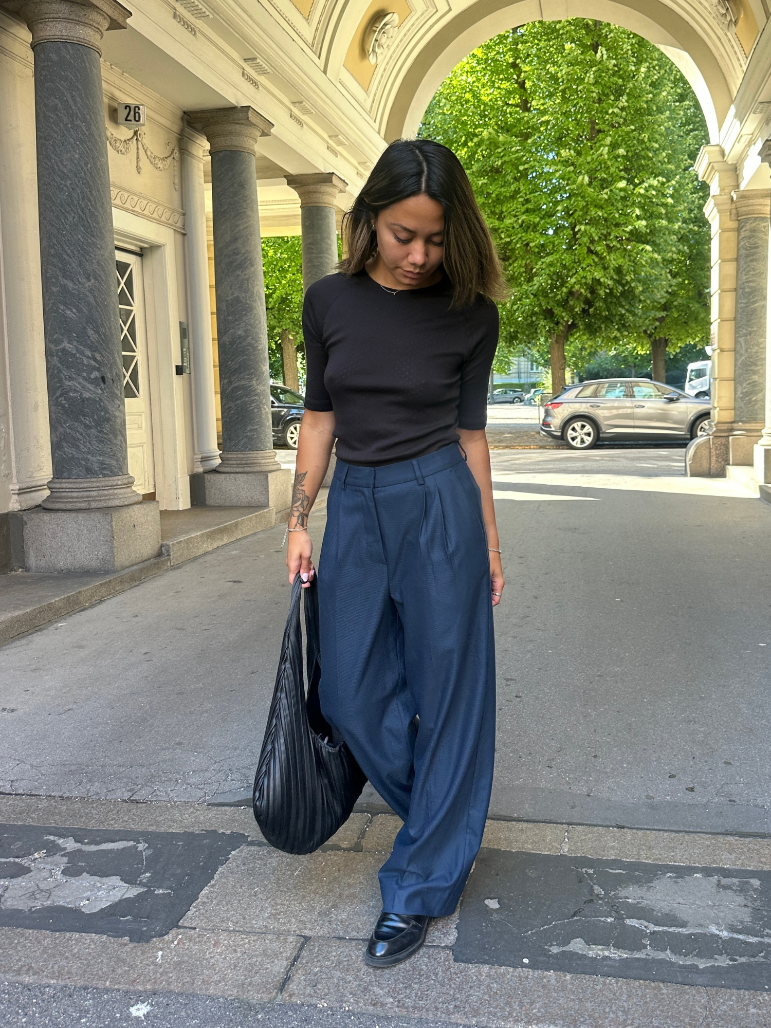 basic-apparel-arense-tee-black-bio-baumwolle-shirt image 2