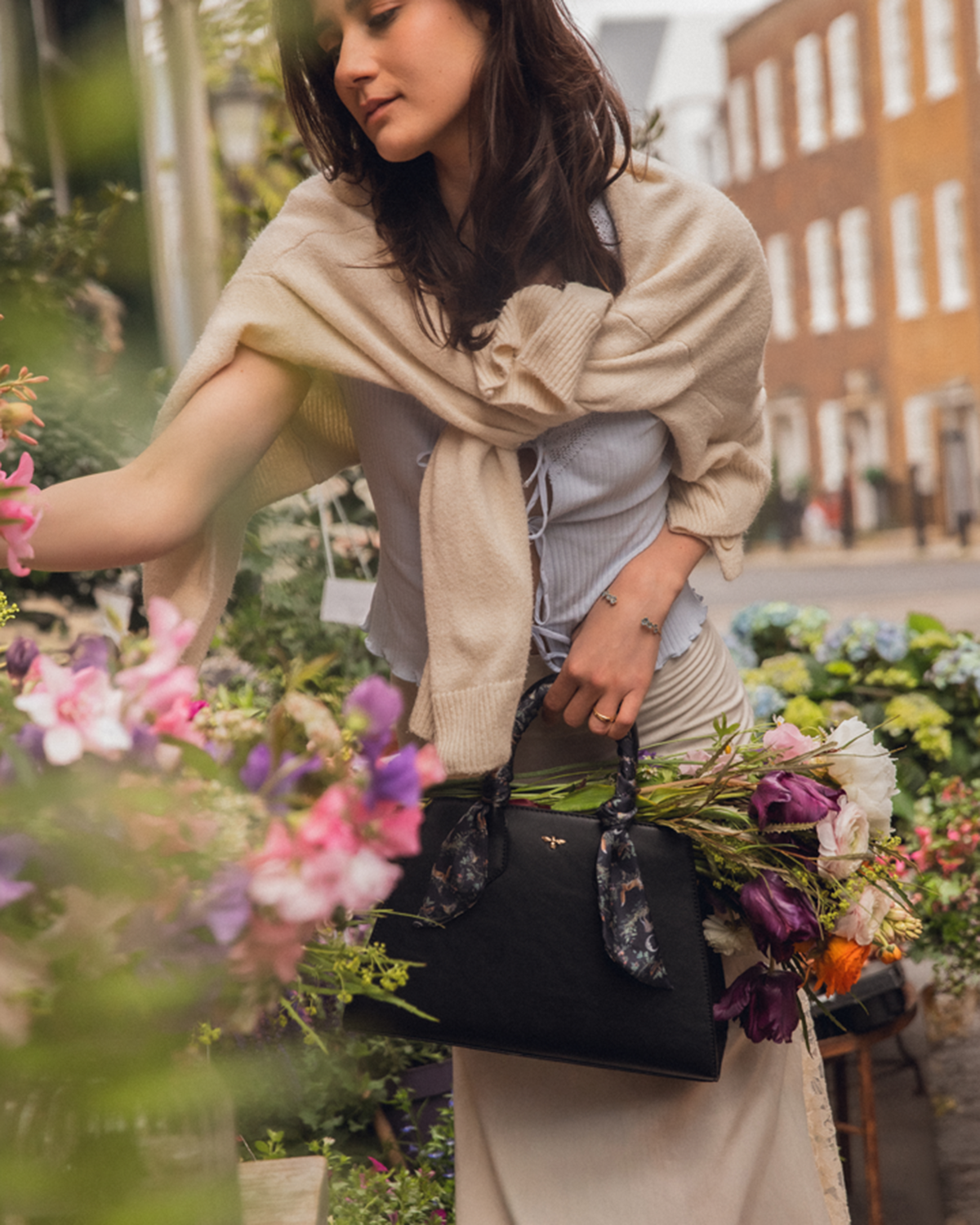 fable-england-grace-tote-tasche-schwarz-kunstleder image 3