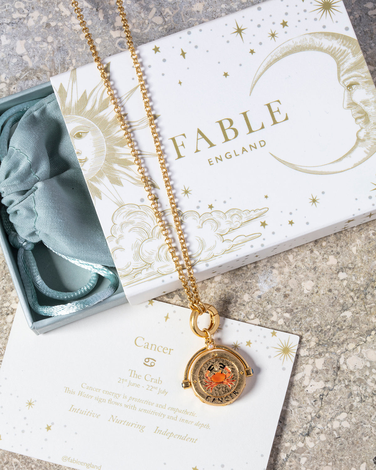 fable-england-jewellery-cancer-zodiac-spinner-halskette-gold-krebs image 5