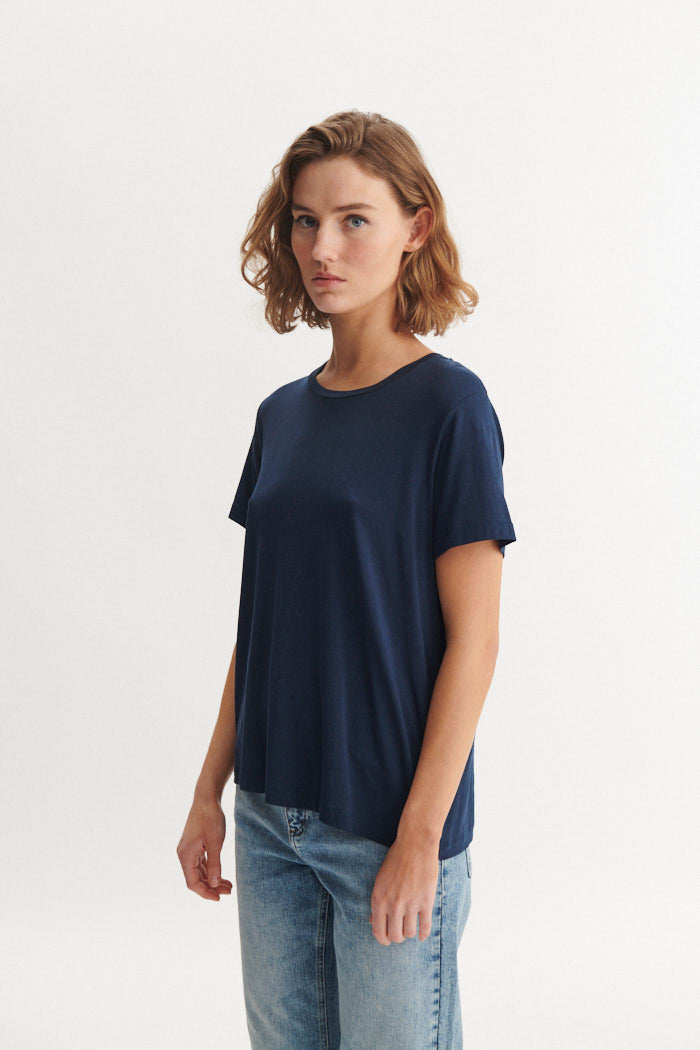basic-apparel-jolanda-tee-t-shirt-navy-tencel image 3