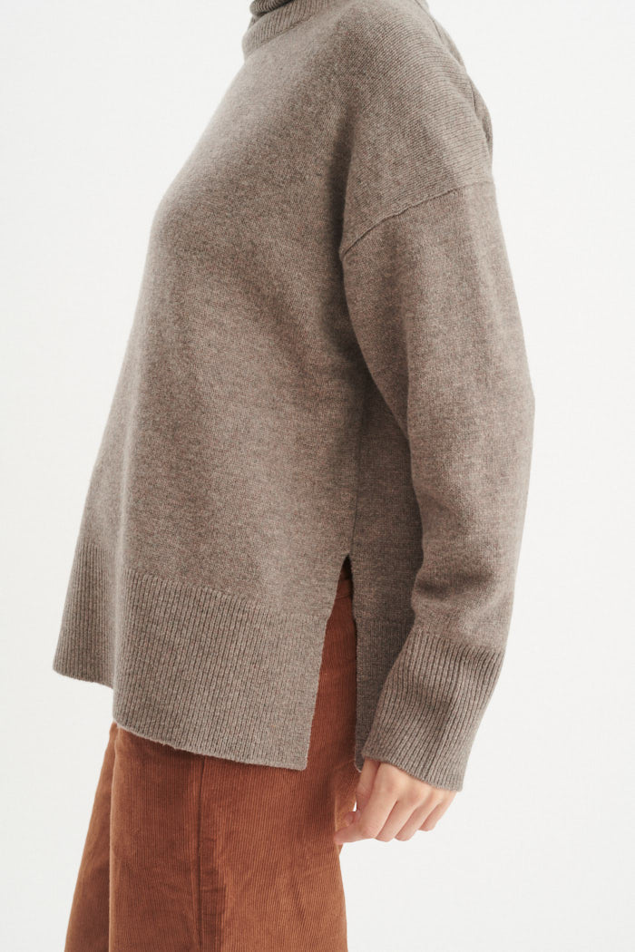 basic-apparel-liz-pullover-portobella-merino-oversize image 4
