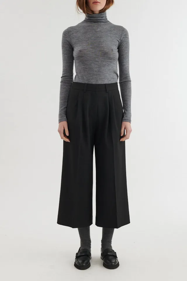 basic-apparel-marjo-cropped-hose-black-recyceltes-polyester image 1