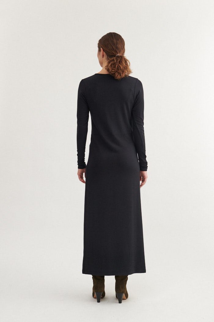 basic-apparel-sadie-v-kleid-schwarz-modal-v-ausschnitt image 3