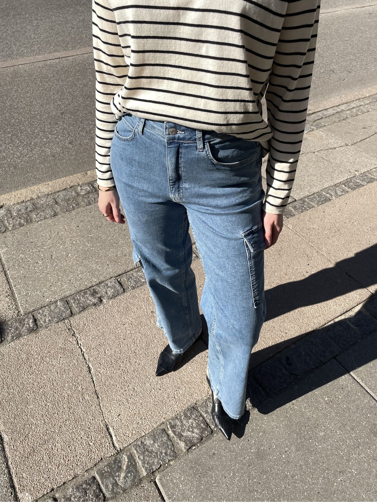 basic-apparel-enya-cargo-pants-jeans-denim-blue-bio-baumwolle image 3