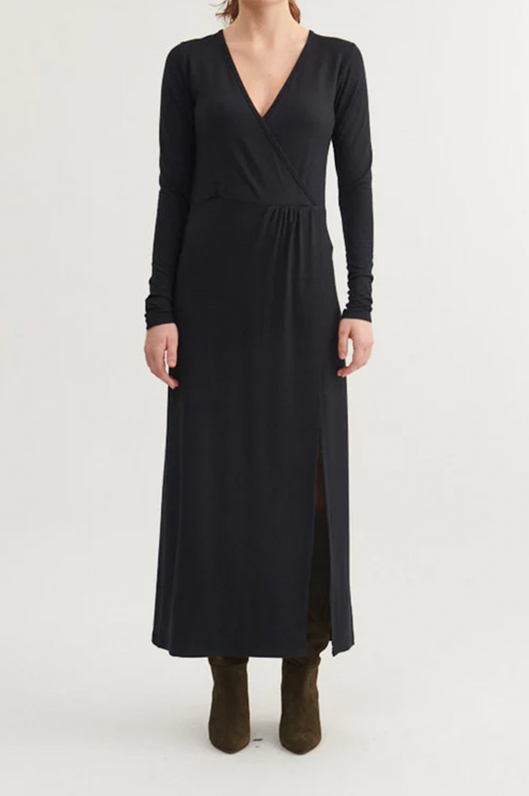 basic-apparel-sadie-v-kleid-schwarz-modal-v-ausschnitt image 1