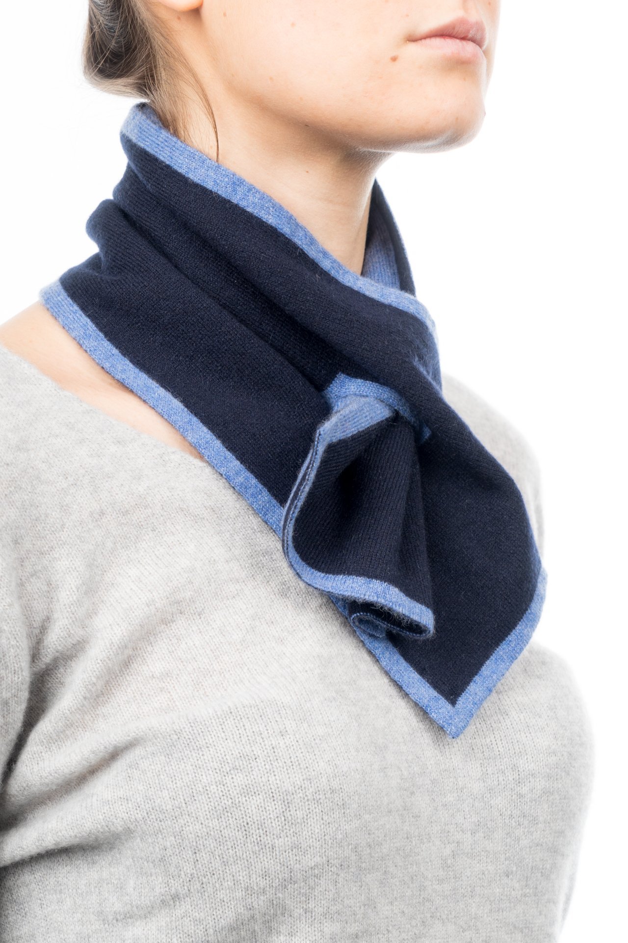 dalle-piane-cashmere-scarf-halsw-rmer-100-kaschmir-himmel-creme image 7
