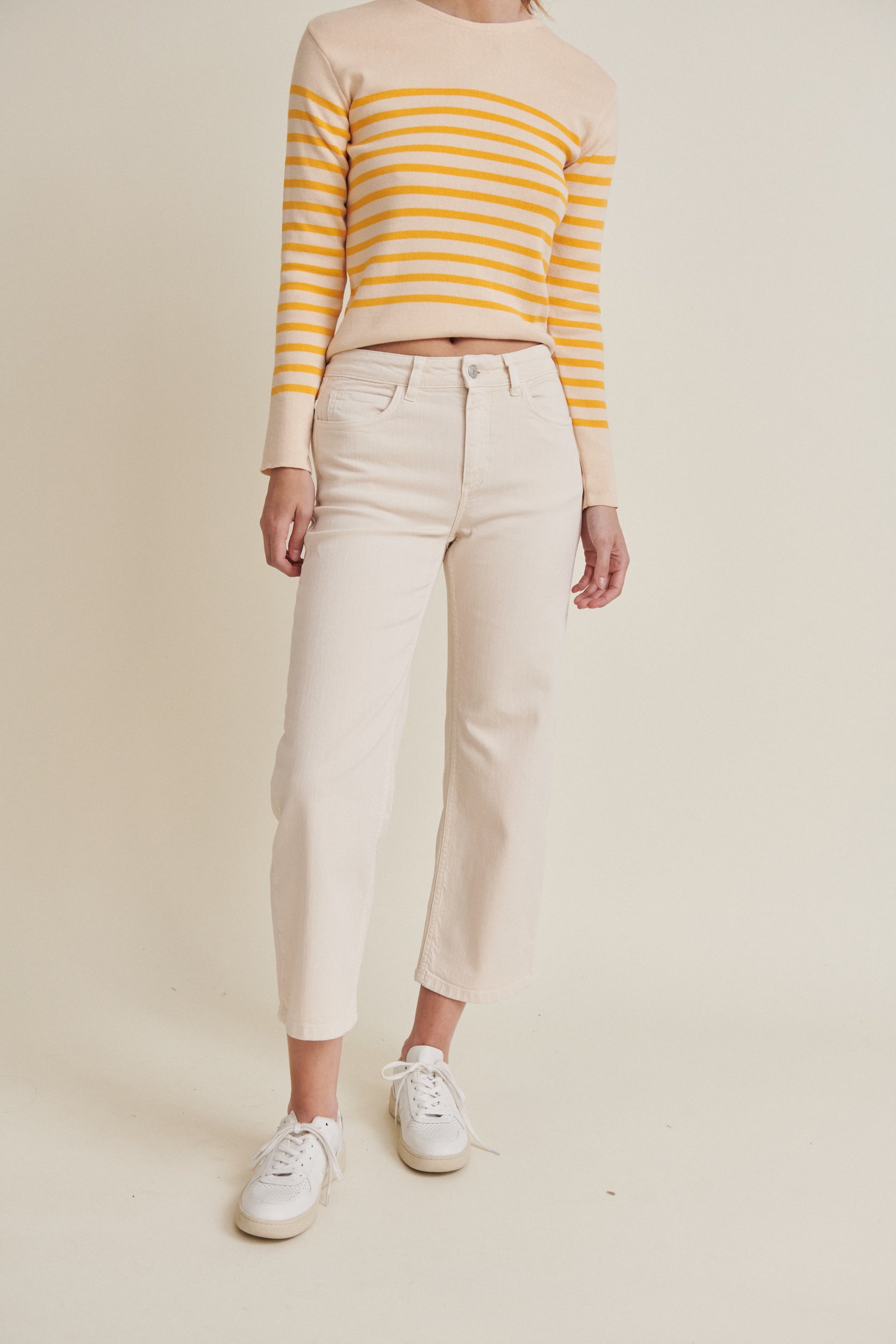 basic-apparel-elisa-cropped-jeans-birch-bio-denim image 2