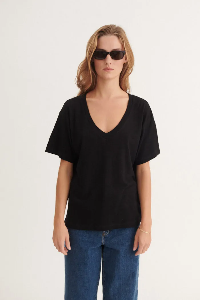 basic-apparel-ryda-v-neck-tee-t-shirt-schwarz-leinen-viskose image 1