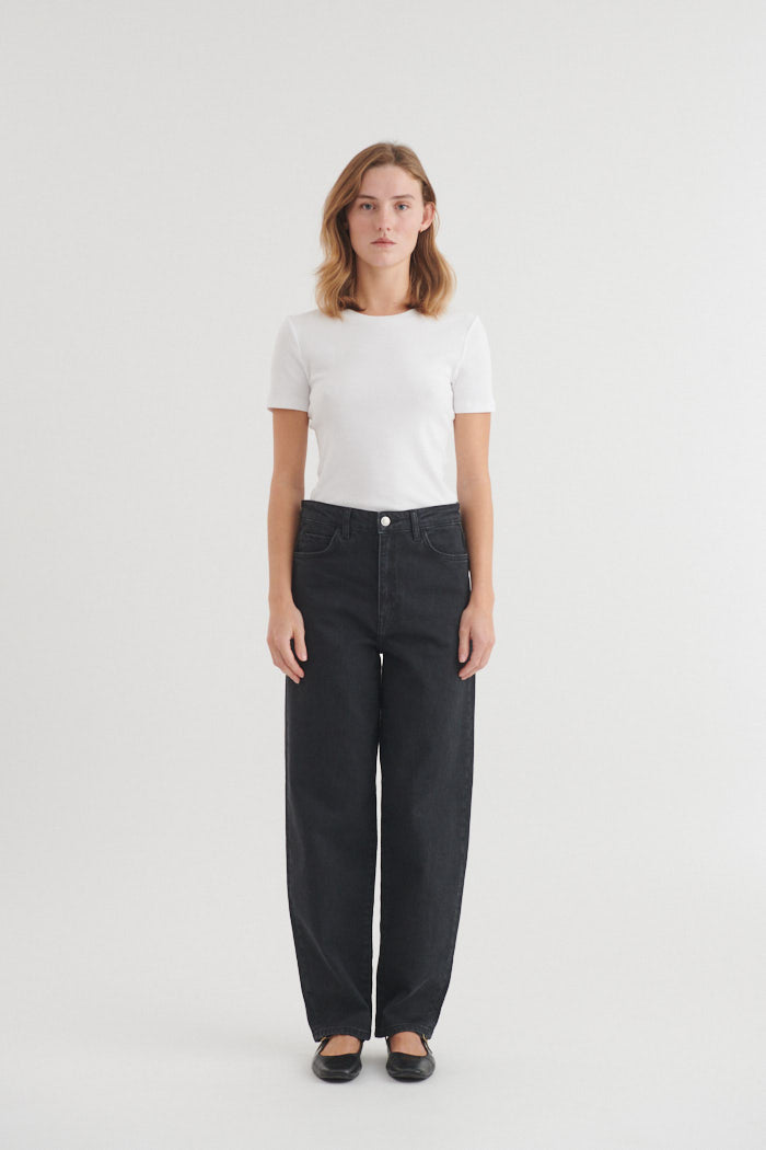 basic-apparel-ea-black-jeans-barrel-jeans-schwarz-bio-baumwolle image 4