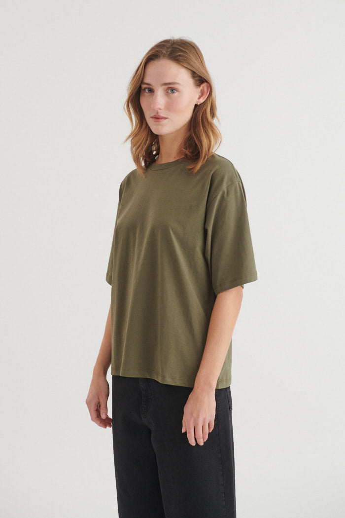 basic-apparel-raja-tee-damen-t-shirt-army-oversize-bio image 3