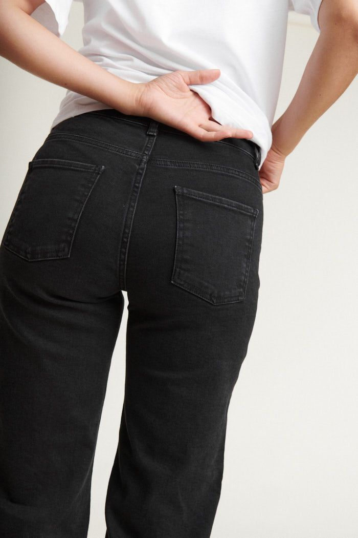 basic-apparel-elisa-ba529-05-jeans-black-straight-bio image 1