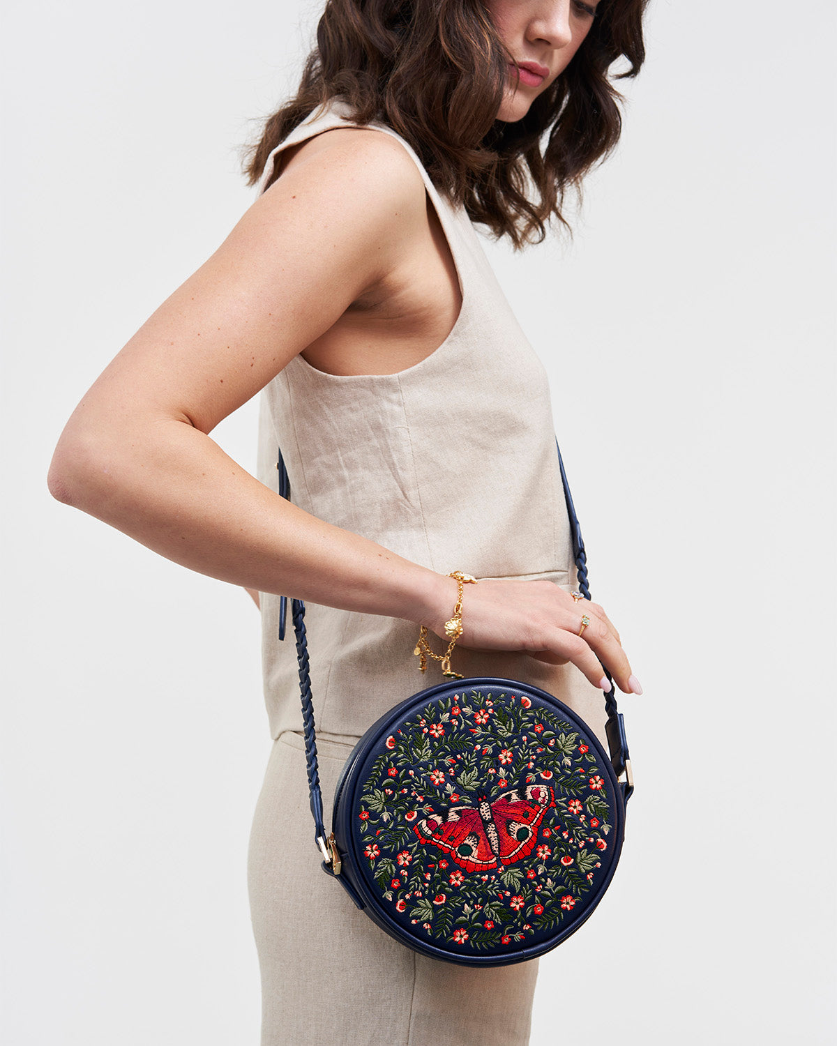 fable-england-chloe-butterfly-tasche-navy-bestickt image 2