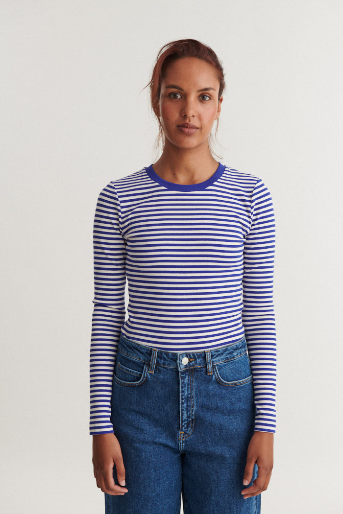 basic-apparel-ludmilla-ls-tee-langarmshirt-blau-bio-baumwolle image 1