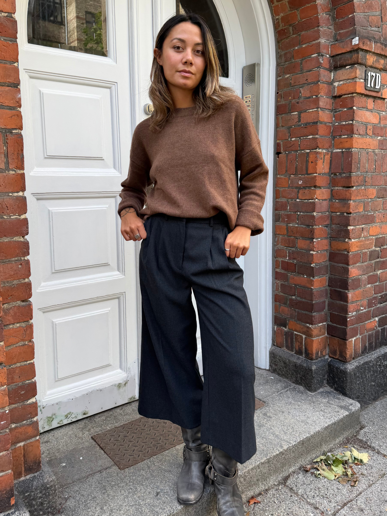 basic-apparel-liz-o-neck-pullover-fondue-fudge-merinowolle image 2