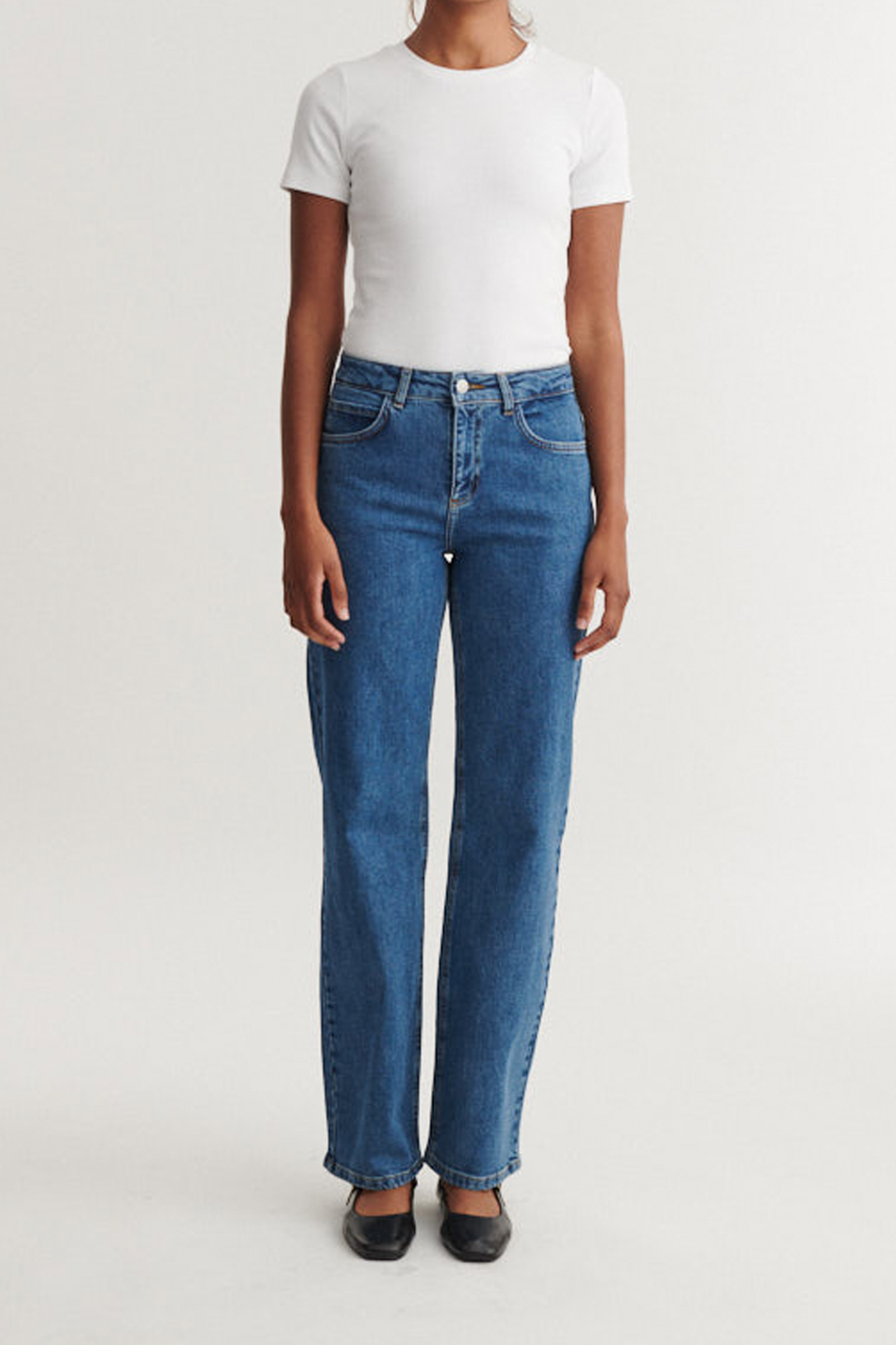 basic-apparel-elisa-jeans-straight-mid-blue-bio-baumwolle image 1