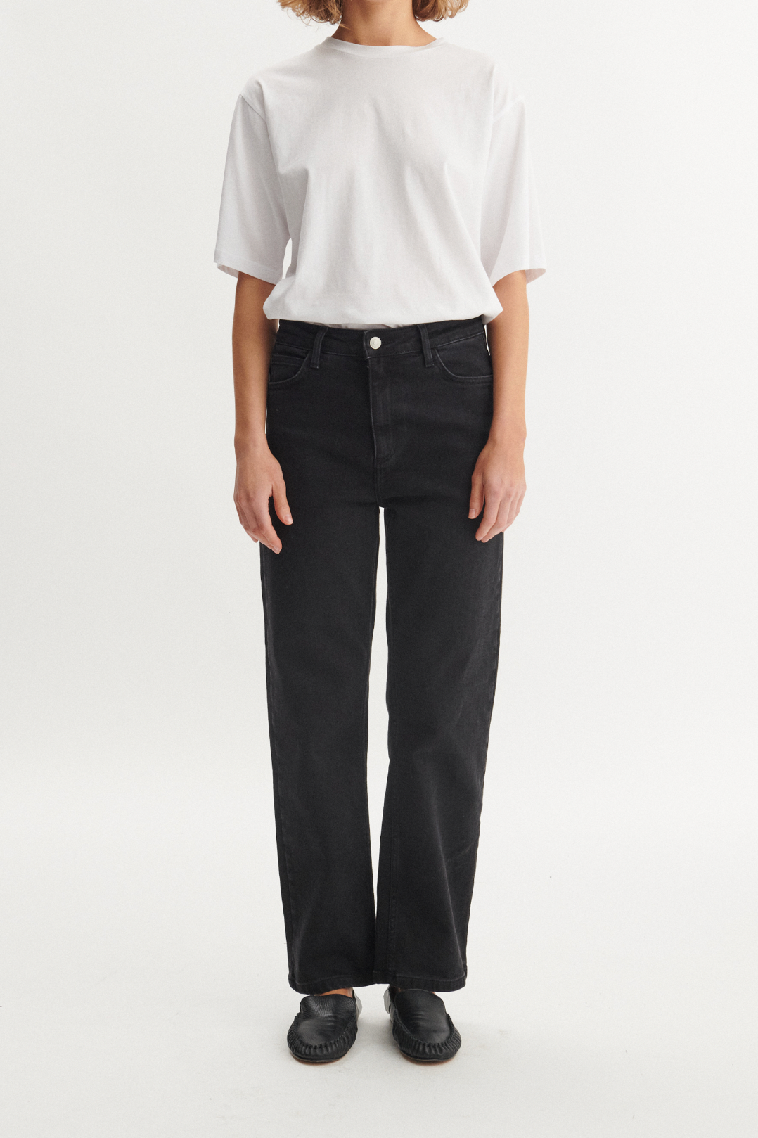 basic-apparel-ellen-black-jeans-black-mom-jeans-bio-baumwolle image 1