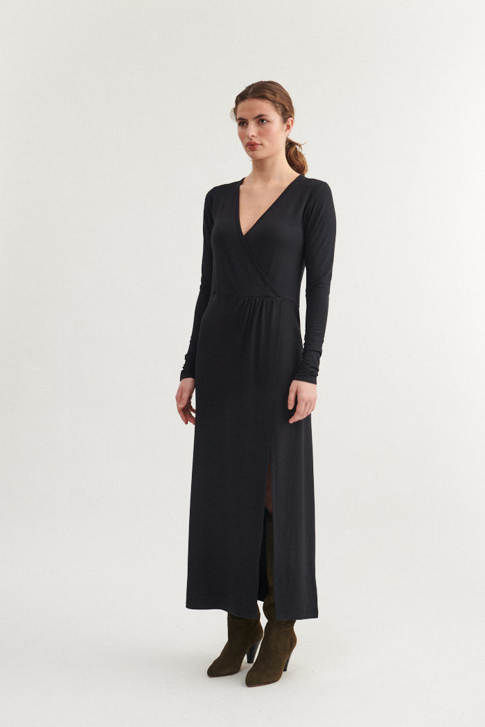 basic-apparel-sadie-v-kleid-schwarz-modal-v-ausschnitt image 2