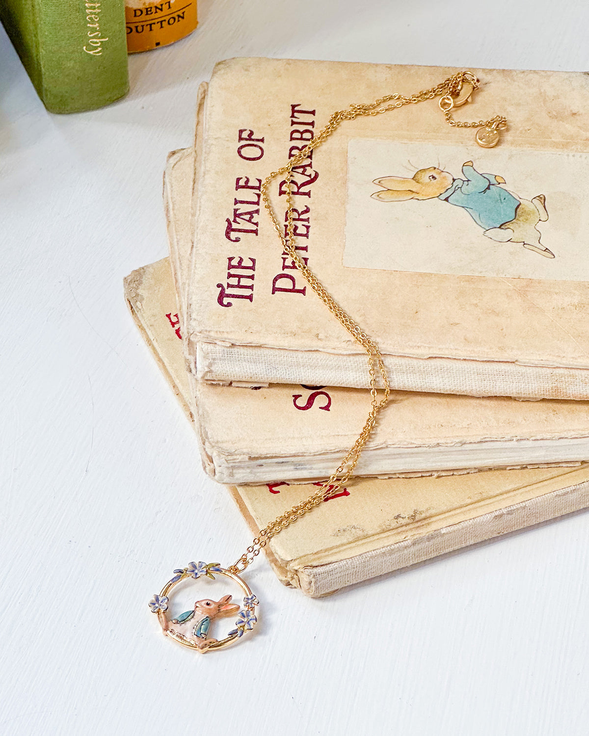 fable-england-peter-rabbit-forget-me-not-halskette-gold image 7