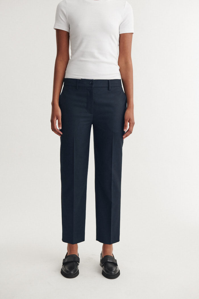 basic-apparel-radi-slim-pants-stoffhose-navy-b-gelfalte image 1