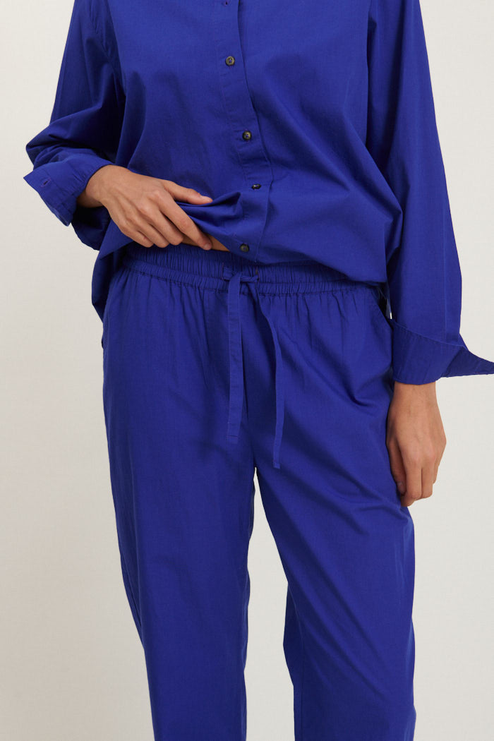 basic-apparel-vilde-loose-shirt-bluse-clematis-blue-bio-baumwolle image 2