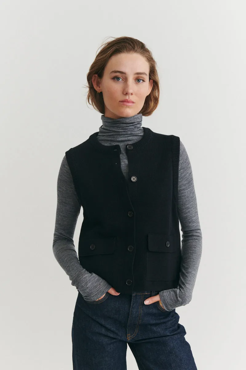 basic-apparel-sisa-vest-strickweste-black-bio-baumwolle-knopf image 1