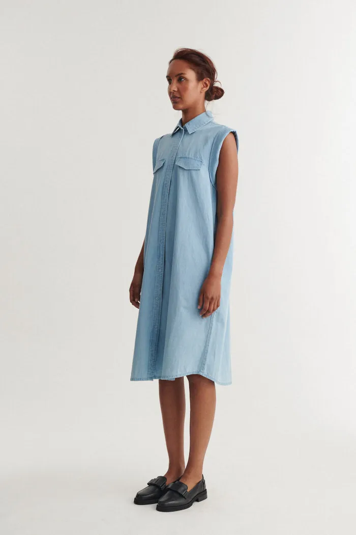 basic-apparel-cody-dress-jeanskleid-light-wash-bio-baumwolle image 1