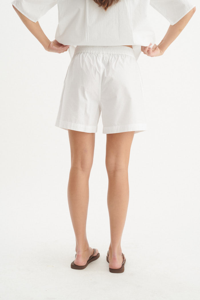 basic-apparel-silje-shorts-bright-white-bio-baumwolle image 3