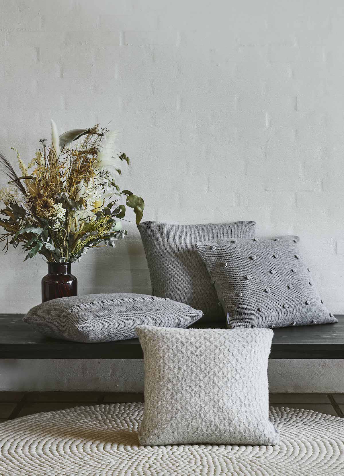 care-by-me-agnes-kissen-50x50-light-grey-cashmere-seide image 4