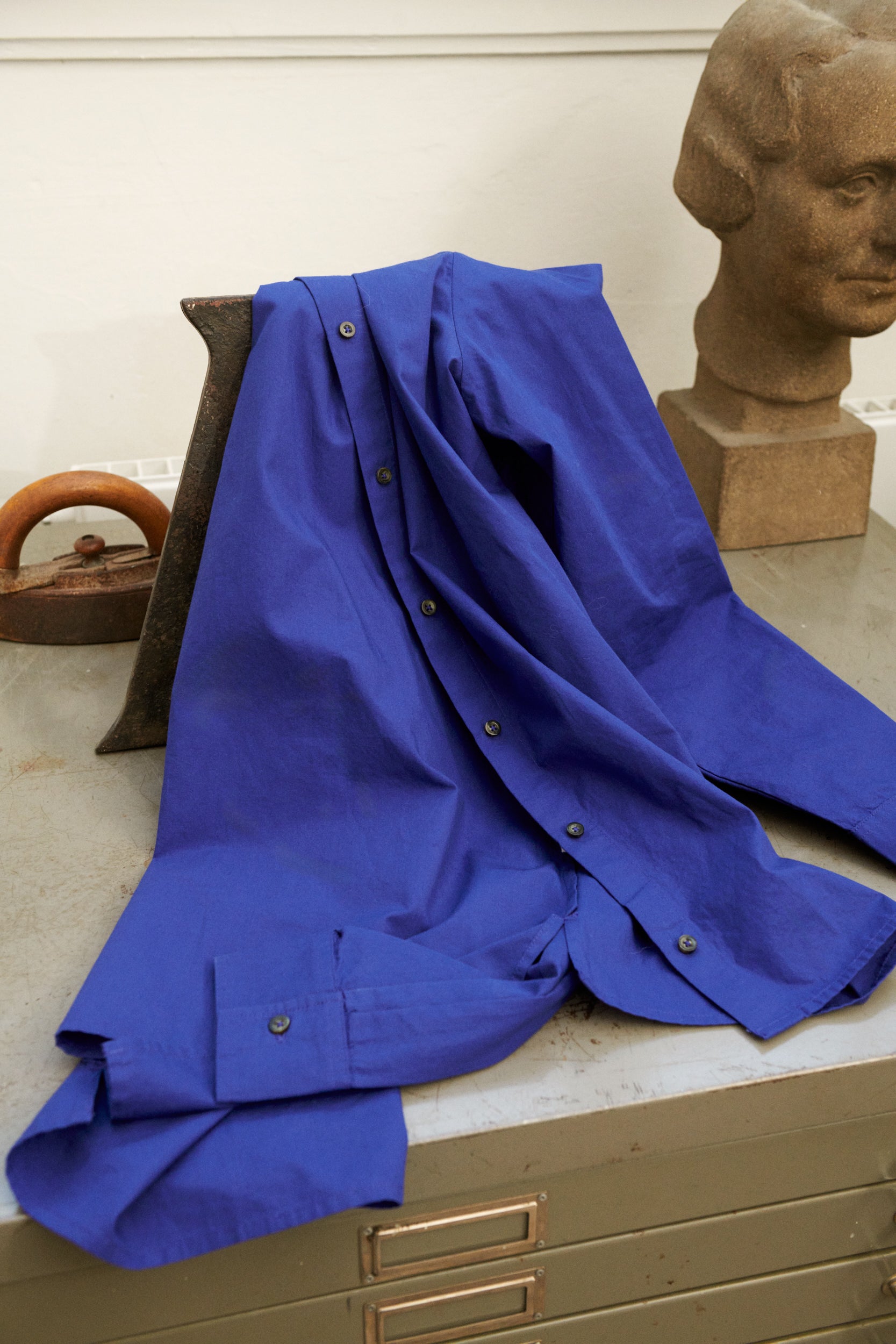 basic-apparel-vilde-classic-shirt-bluse-clematis-blue-bio-baumwolle image 2