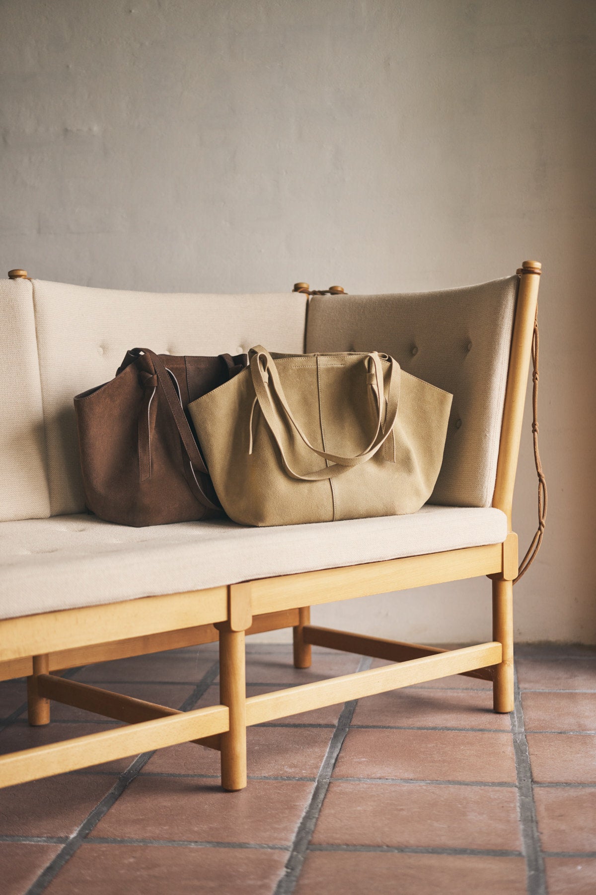 care-by-me-emma-bag-tasche-chocolate-wildleder-laptop image 1