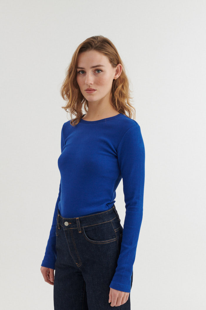 basic-apparel-ludmilla-ls-tee-shirt-blau-bio-baumwolle image 2