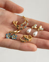 fable-england-forget-me-not-herz-ohrringe-gold-perle image 2