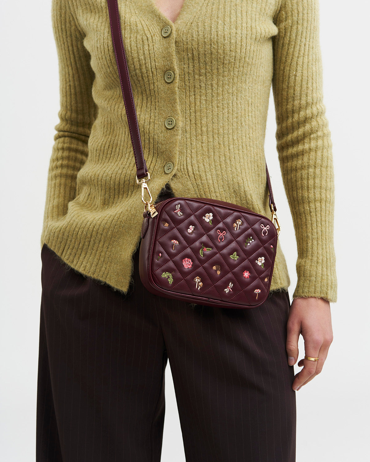 fable-england-alice-orla-camera-bag-umh-ngetasche-burgundy-bestickt image 2