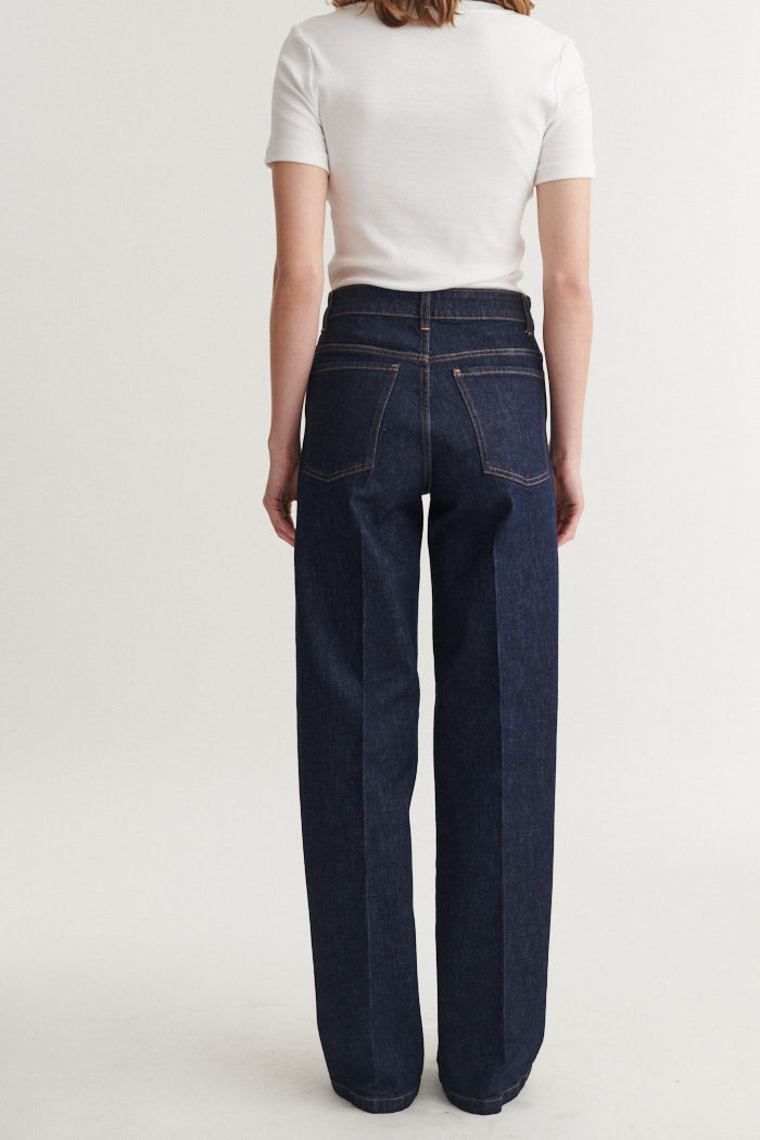 basic-apparel-enya-rinse-wash-jeans-damen-raw-denim-bio-baumwolle image 4