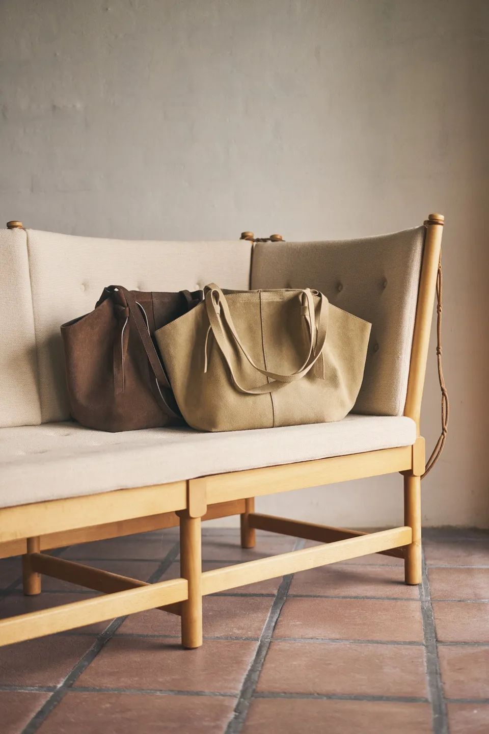 care-by-me-emma-bag-tasche-chocolate-wildleder-laptop image 1