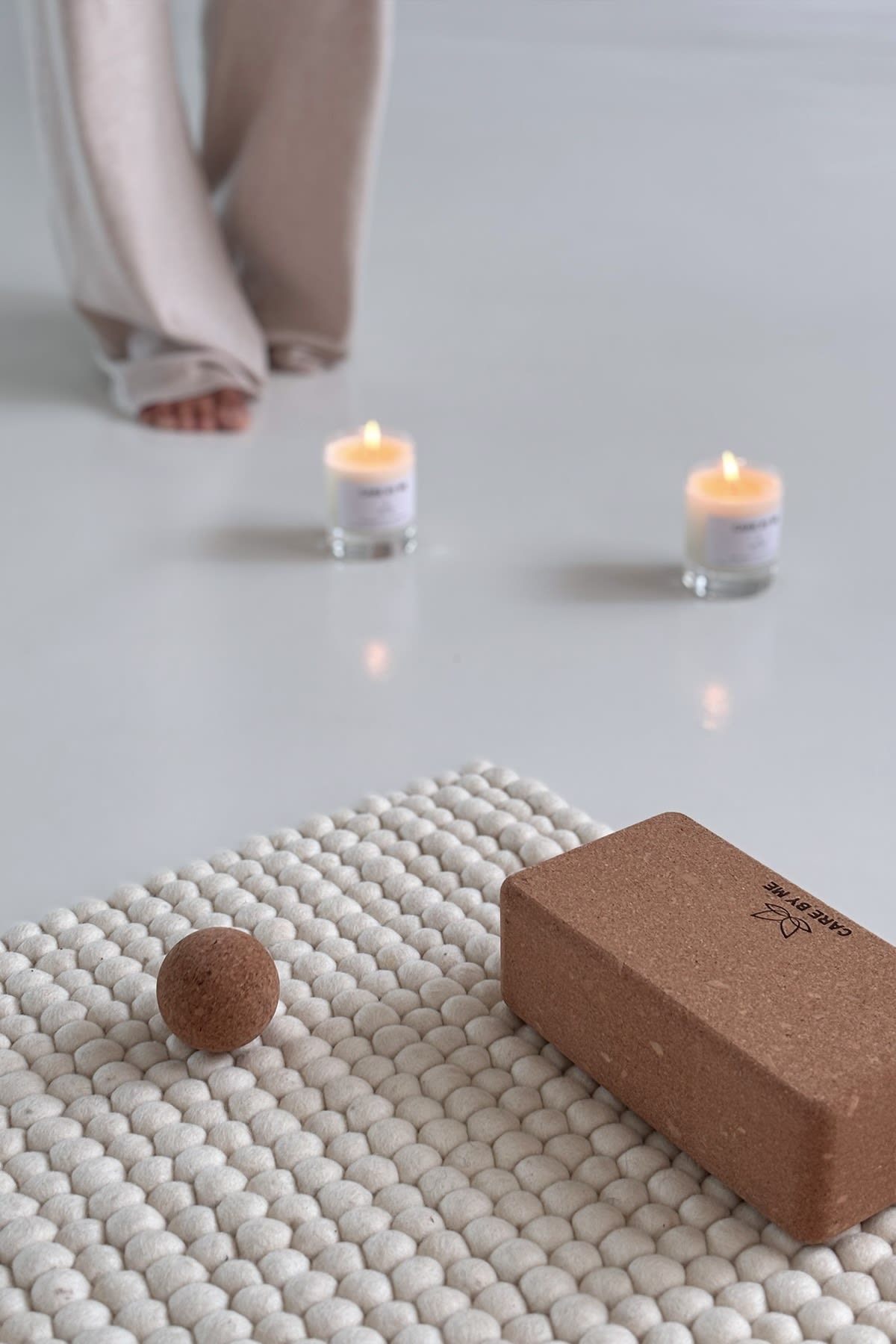 care-by-me-yoga-block-yogaklotz-kork-nature image 2