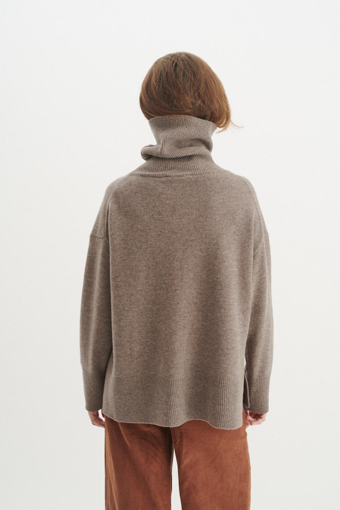 basic-apparel-liz-pullover-portobella-merino-oversize image 3