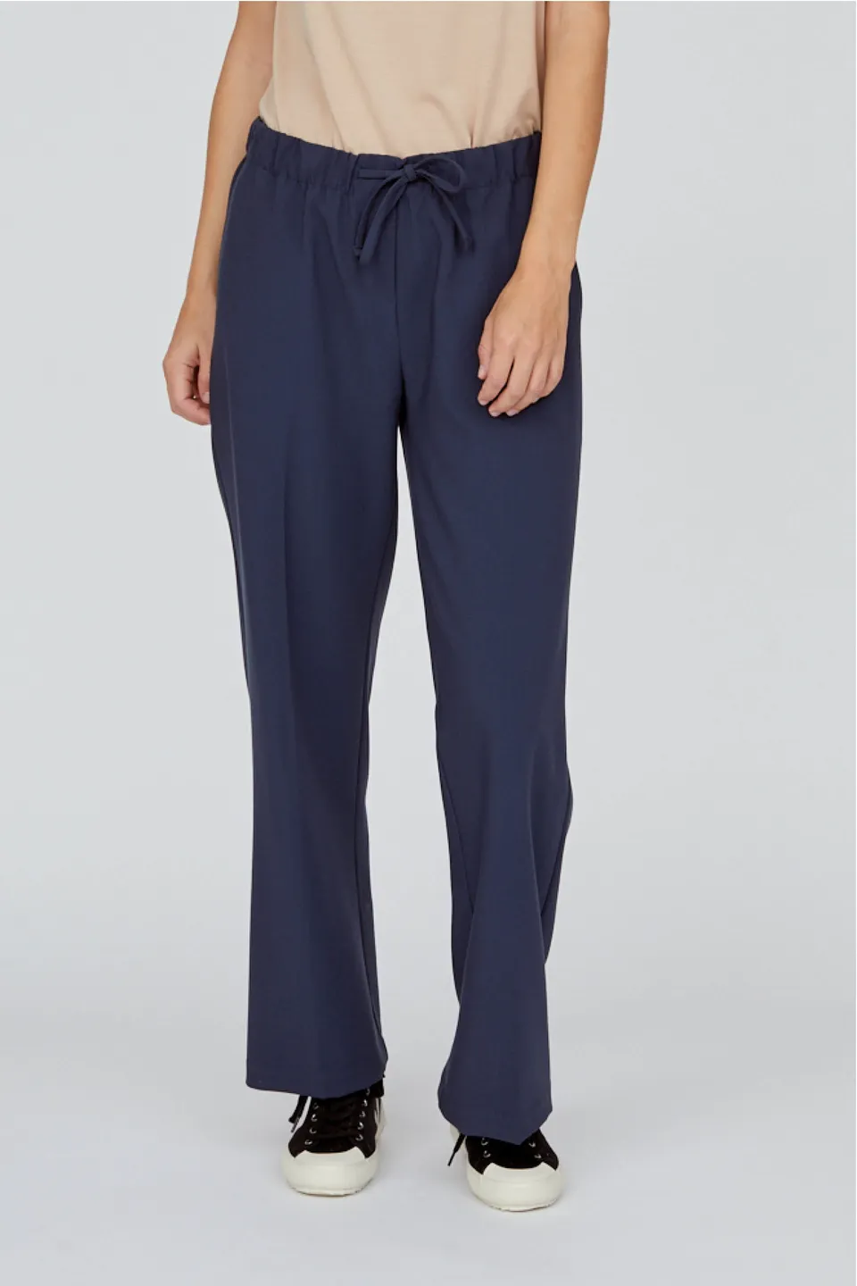 basic-apparel-sage-loose-pants-stoffhose-navy-mit-weitem-bein image 1