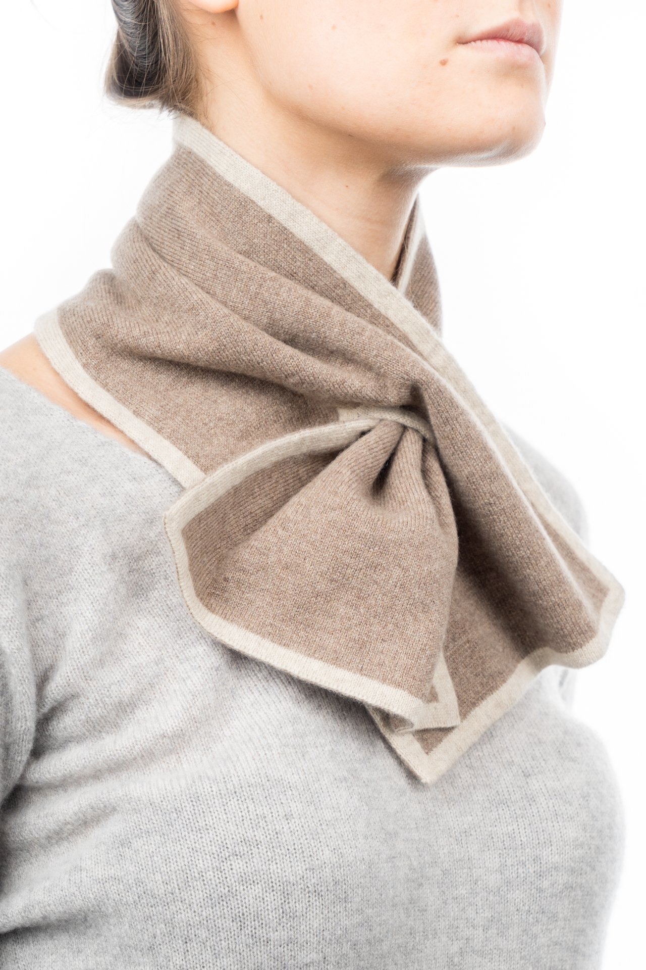dalle-piane-cashmere-scarf-halsw-rmer-100-kaschmir-himmel-creme image 4
