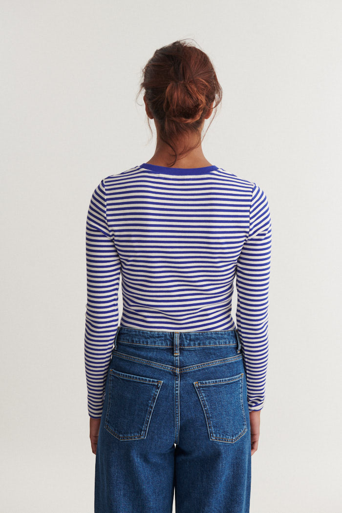 basic-apparel-ludmilla-ls-tee-langarmshirt-blau-bio-baumwolle image 3