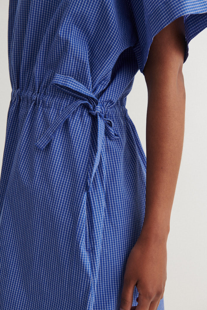 basic-apparel-chane-dress-kleid-blau-bio-baumwolle-taschen image 5